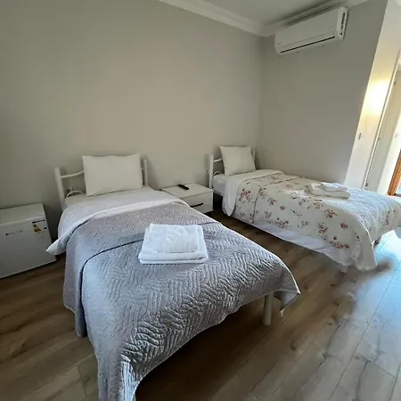 Lokal Ayvalik Guest Eskiomerler