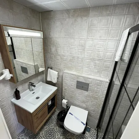 Lokal Ayvalik Guest * Eskiomerler