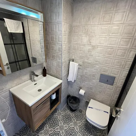 Lokal Ayvalik Guest Hotel Eskiomerler