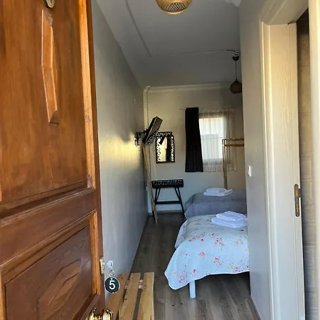 Hotel Lokal Ayvalik Guest Eskiomerler
