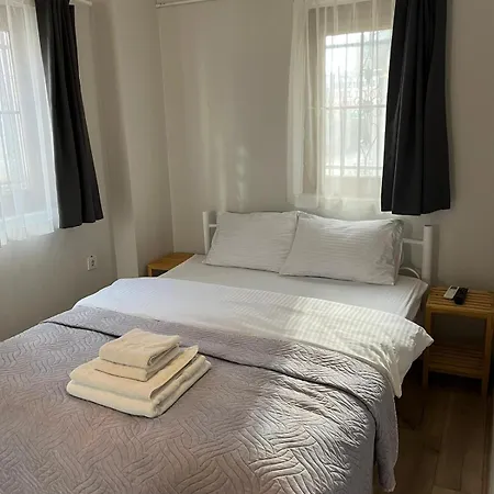 Lokal Ayvalik Guest Hotel Eskiomerler