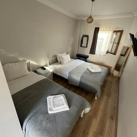 Отель Lokal Ayvalik Guest