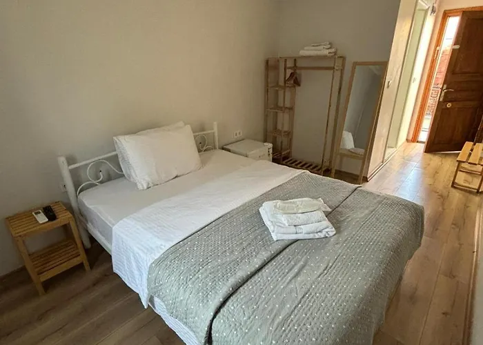 Lokal Ayvalik Guest Hotel Eskiomerler