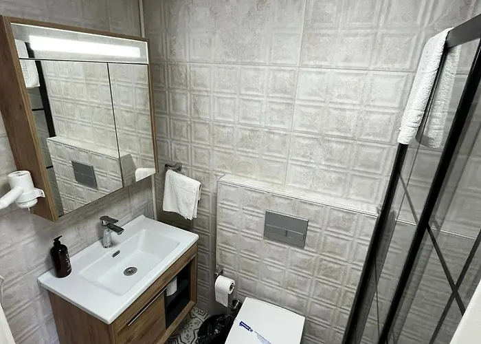 Lokal Ayvalik Guest * Eskiomerler