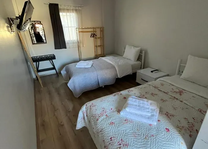 Lokal Ayvalik Guest Hotel Eskiomerler