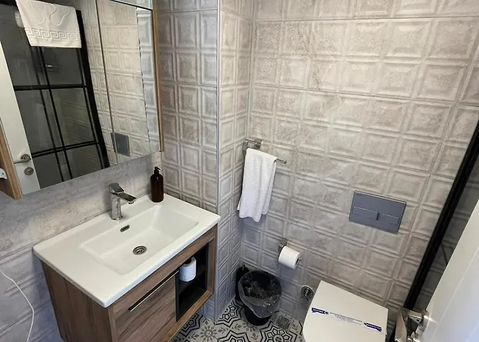 Lokal Ayvalik Guest Hotel Eskiomerler