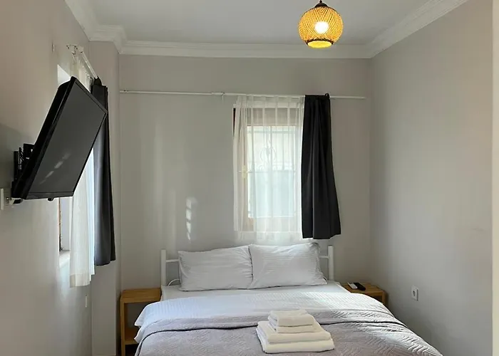 Hotel Lokal Ayvalik Guest Eskiomerler