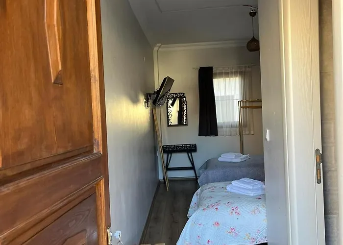 Hotel Lokal Ayvalik Guest Eskiomerler