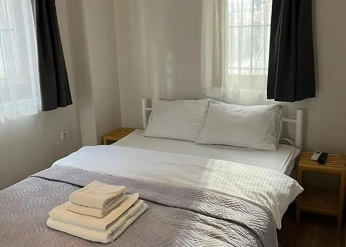 Lokal Ayvalik Guest Hotel Eskiomerler