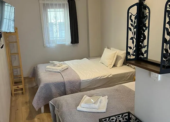 Lokal Ayvalik Guest * Eskiomerler